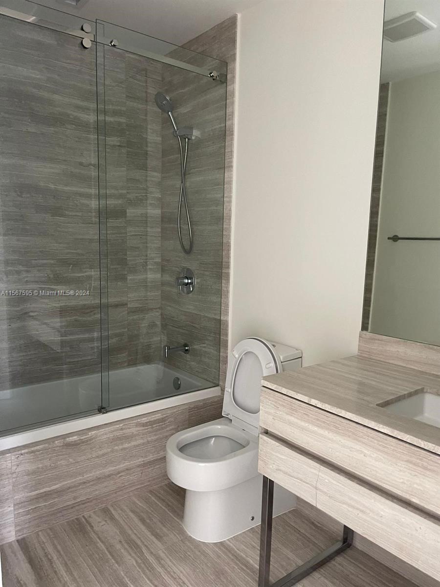 18975 Collins Ave # 503