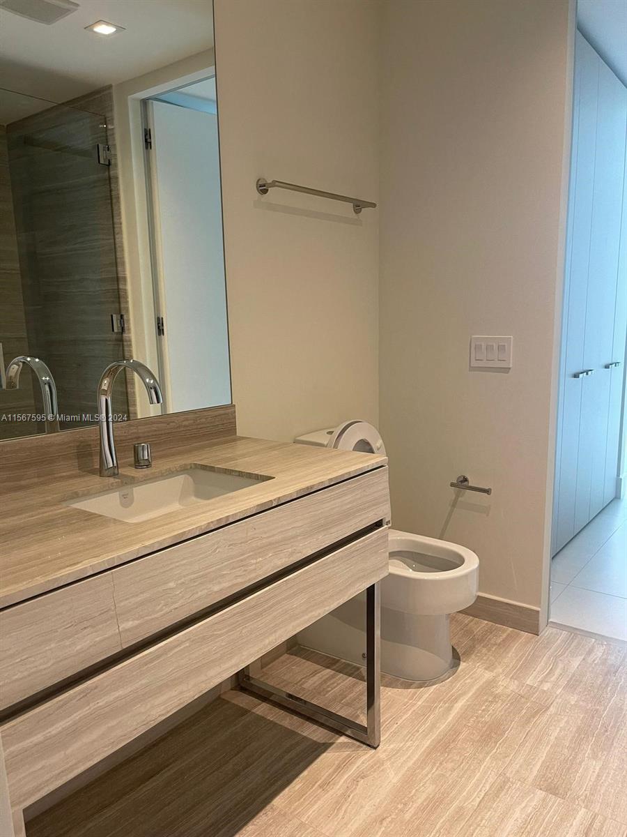 18975 Collins Ave # 503