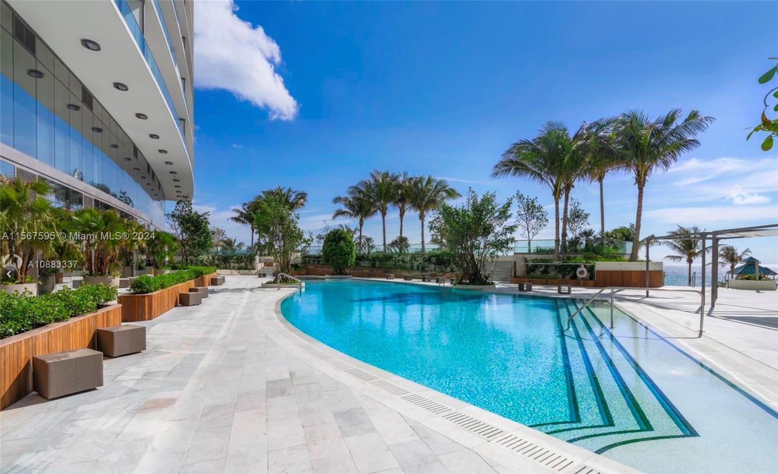 18975 Collins Ave # 503