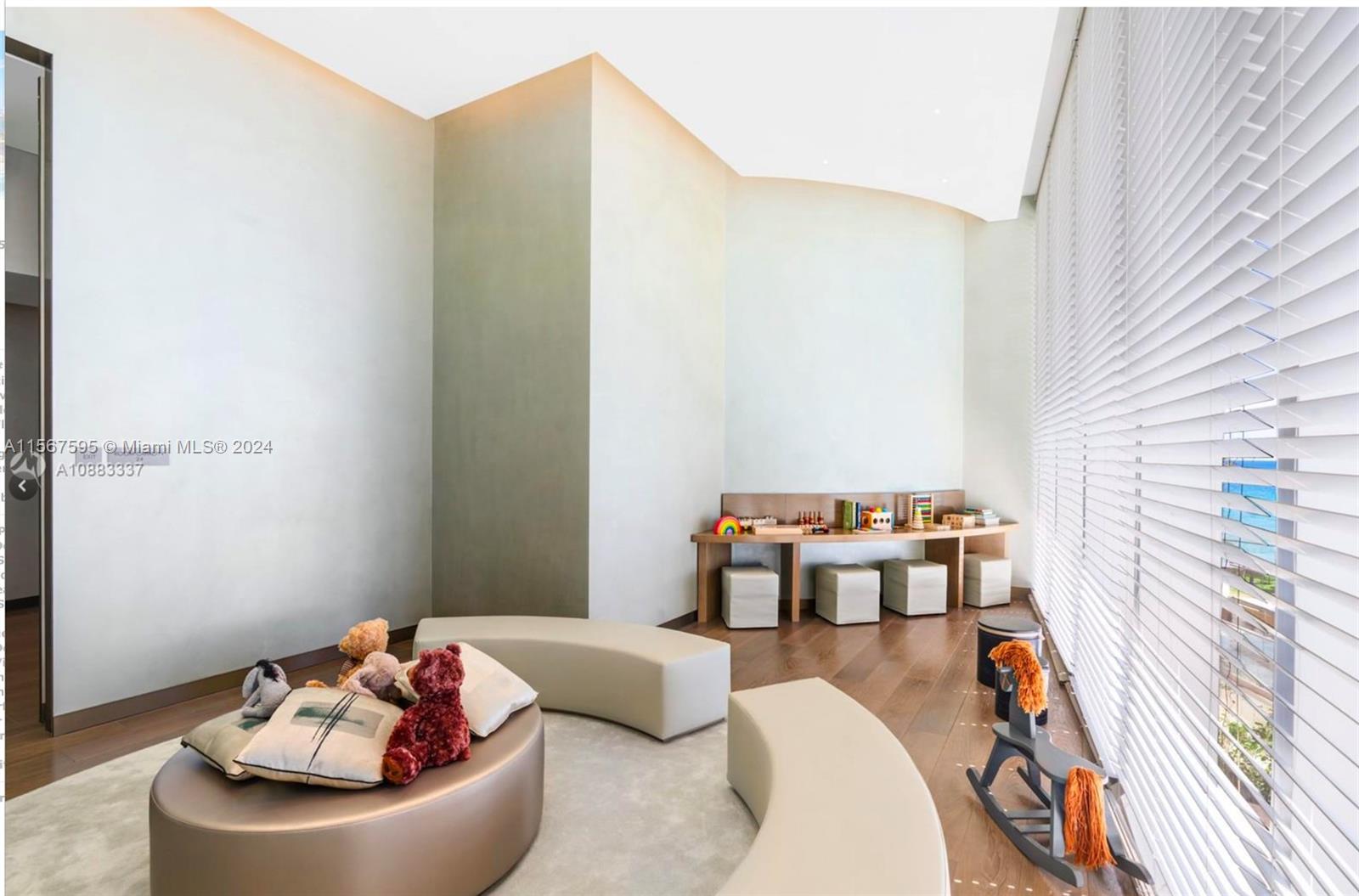 18975 Collins Ave # 503