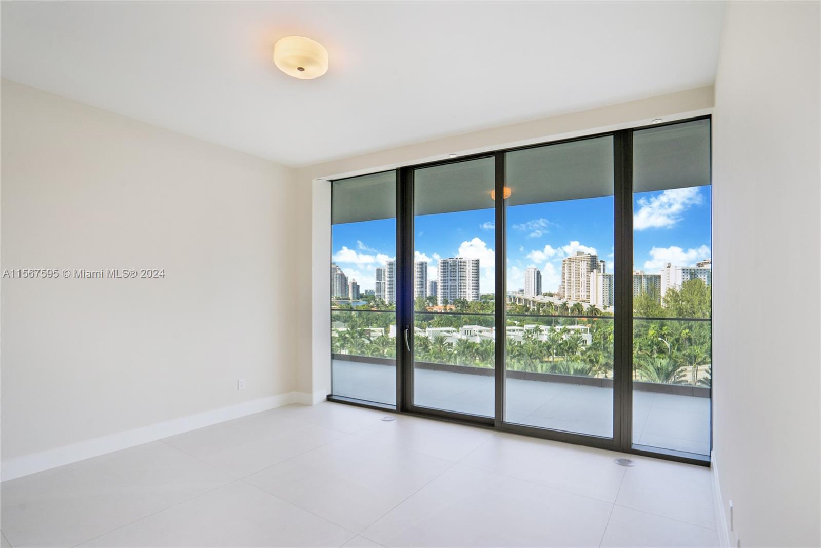 18975 Collins Ave # 503