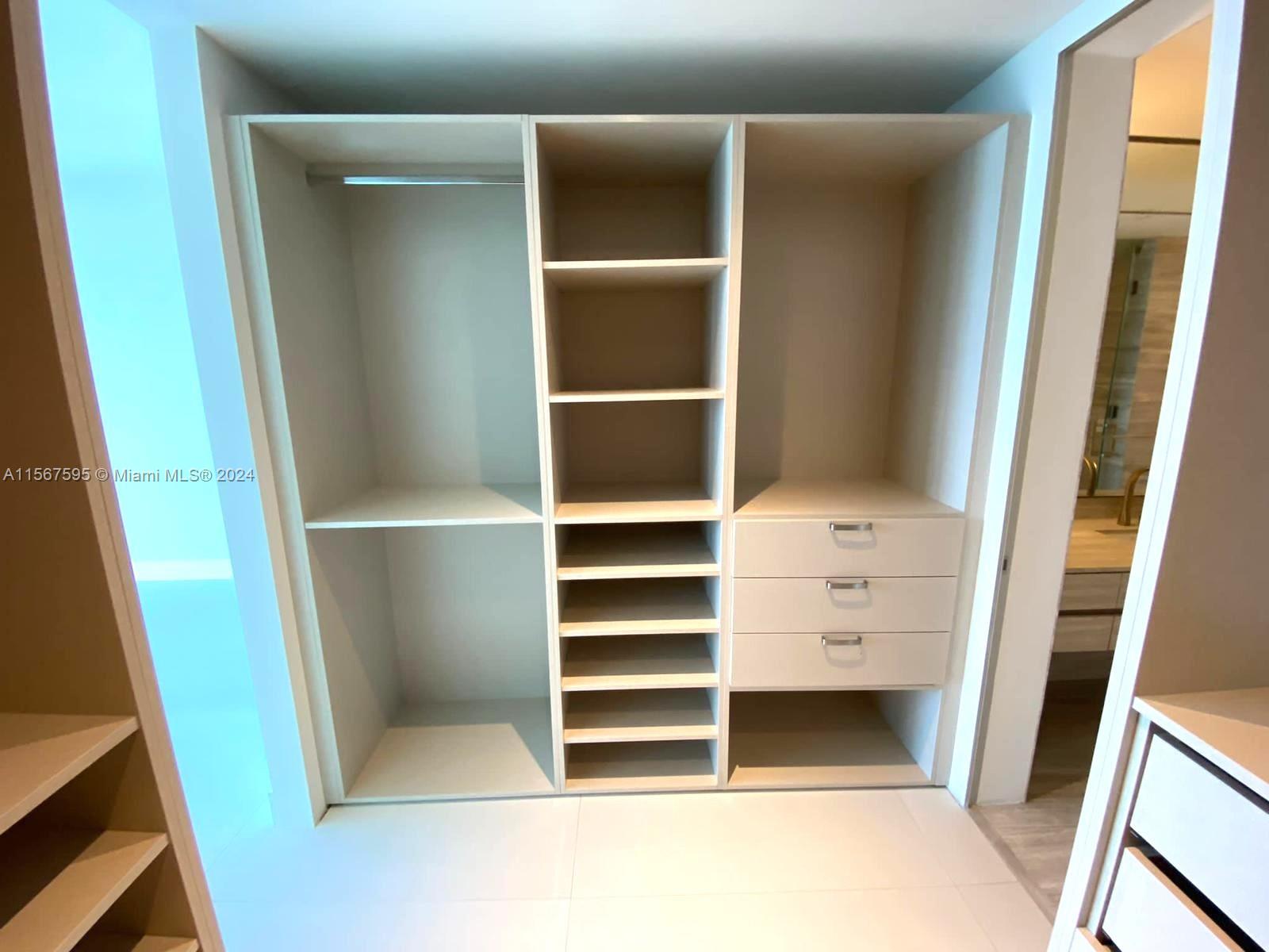 18975 Collins Ave # 503