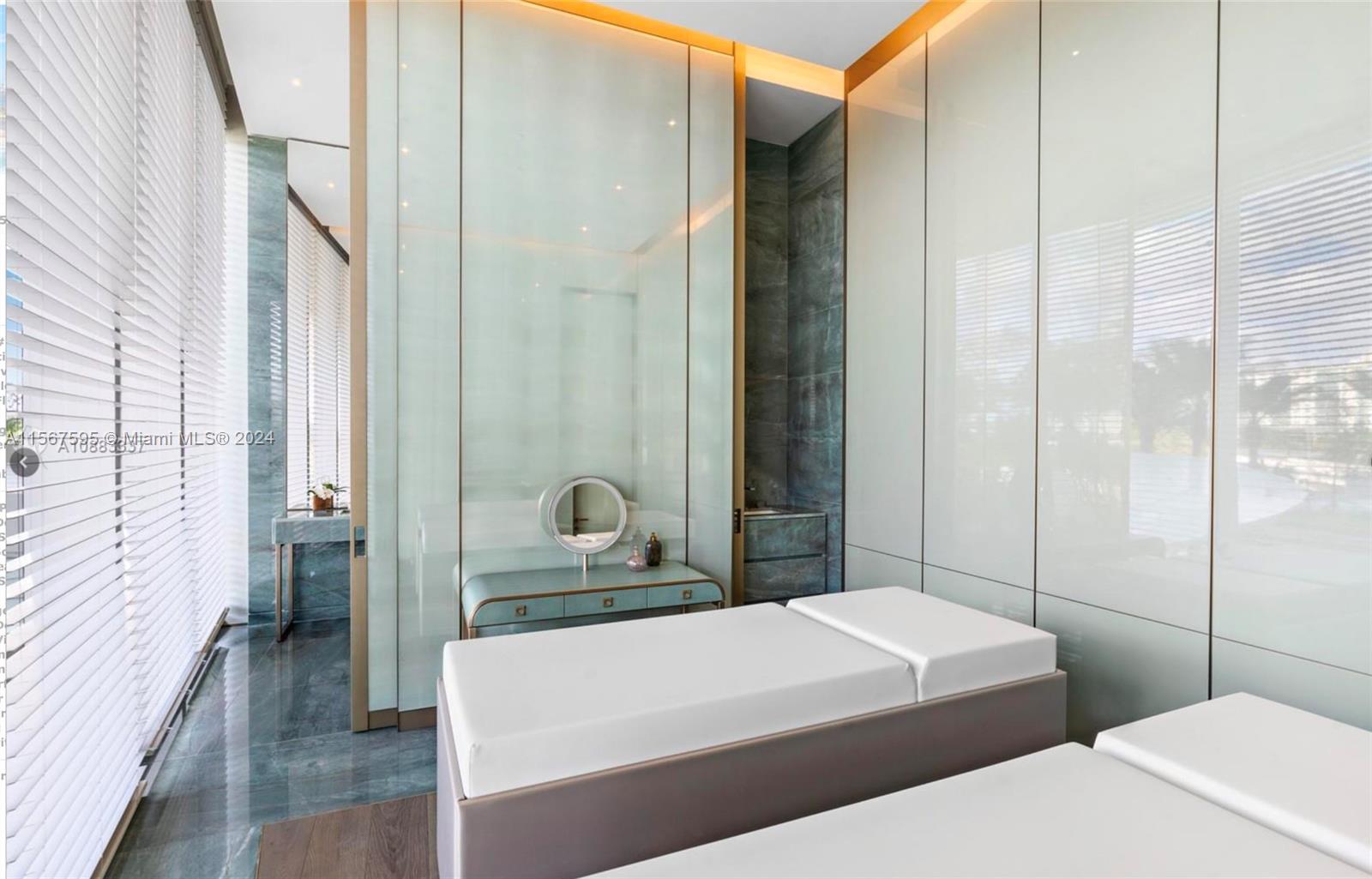 18975 Collins Ave # 503