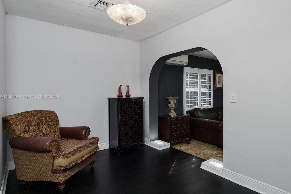 102 NE 107th St