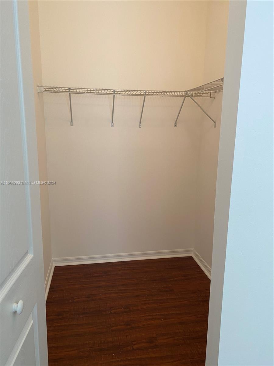 987 NE 42nd Ter