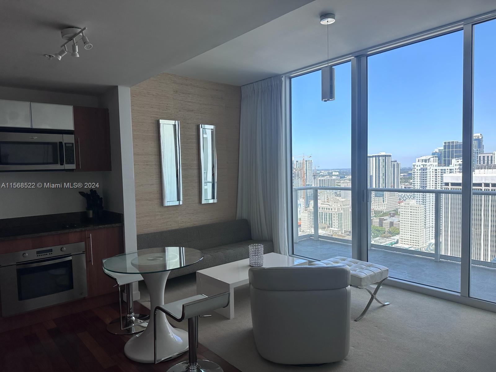 300 S Biscayne Blvd # 3703 Unit: T-3703