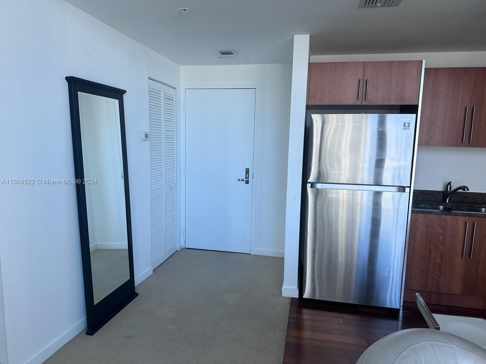 300 S Biscayne Blvd # 3703 Unit: T-3703