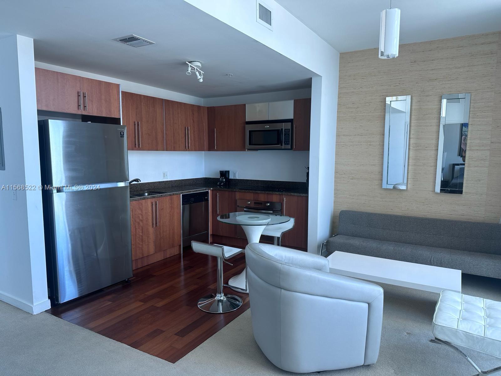 300 S Biscayne Blvd # 3703 Unit: T-3703