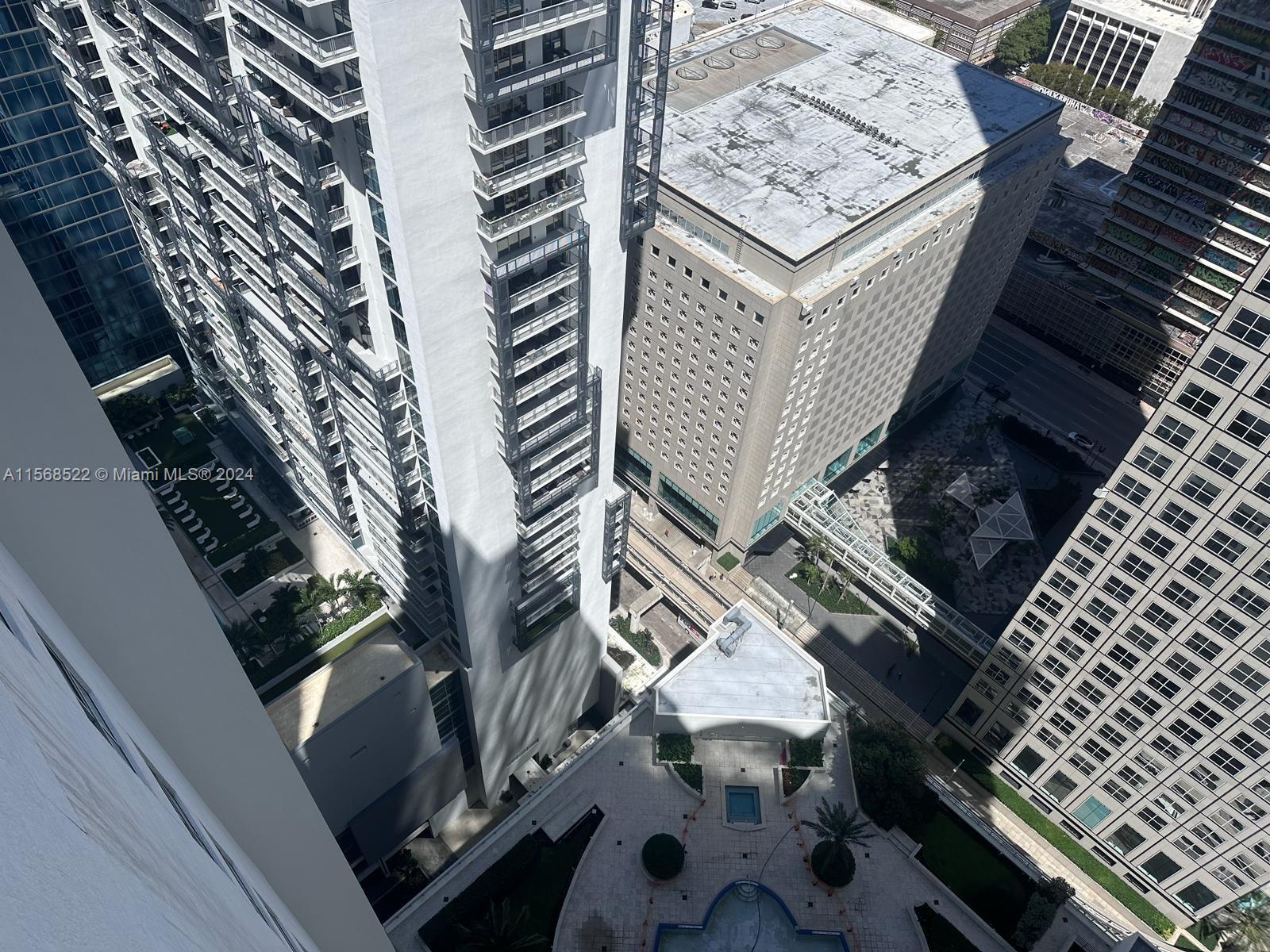 300 S Biscayne Blvd # 3703 Unit: T-3703
