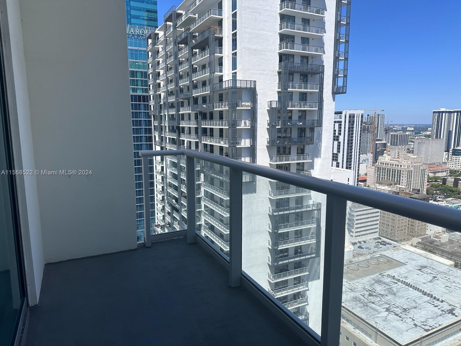 300 S Biscayne Blvd # 3703 Unit: T-3703