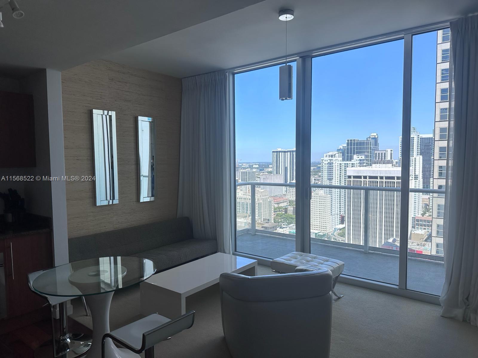 300 S Biscayne Blvd # 3703 Unit: T-3703