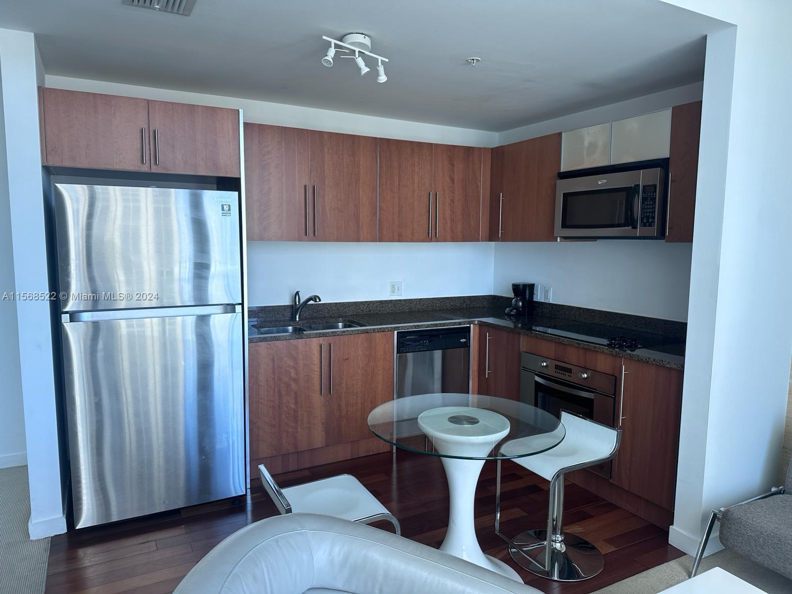 300 S Biscayne Blvd # 3703 Unit: T-3703