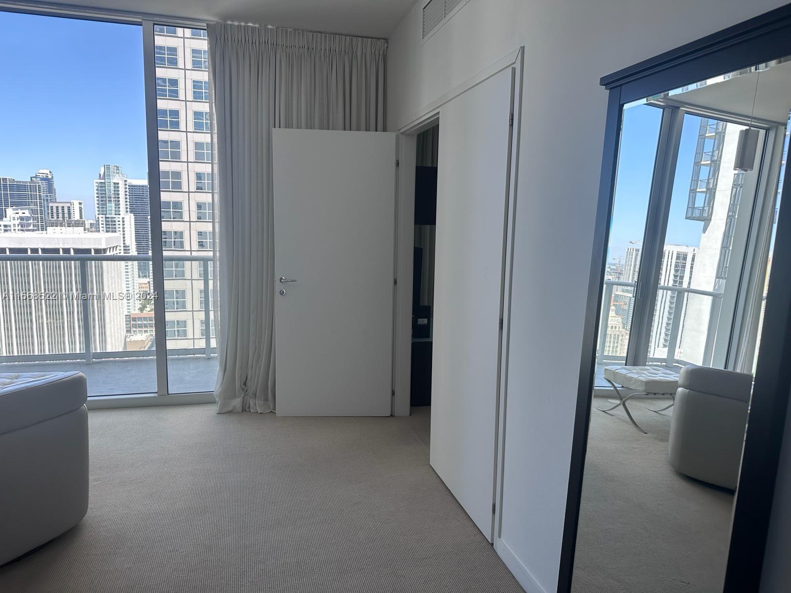 300 S Biscayne Blvd # 3703 Unit: T-3703