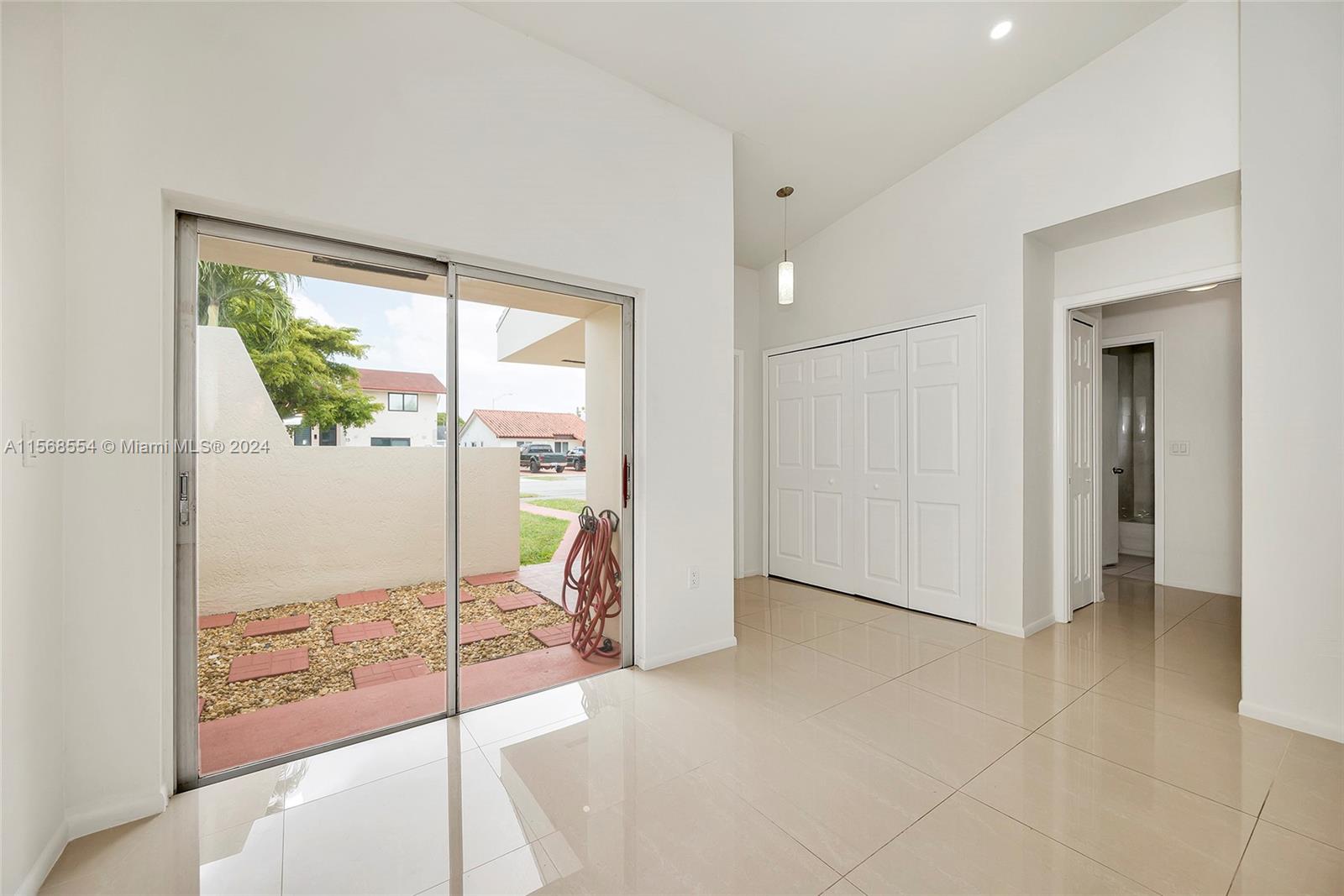 14 NW 108th Pl