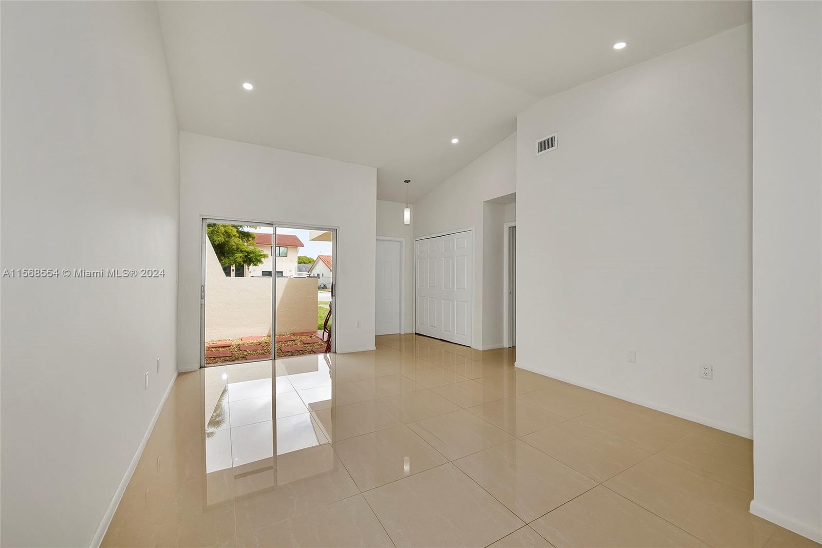 14 NW 108th Pl