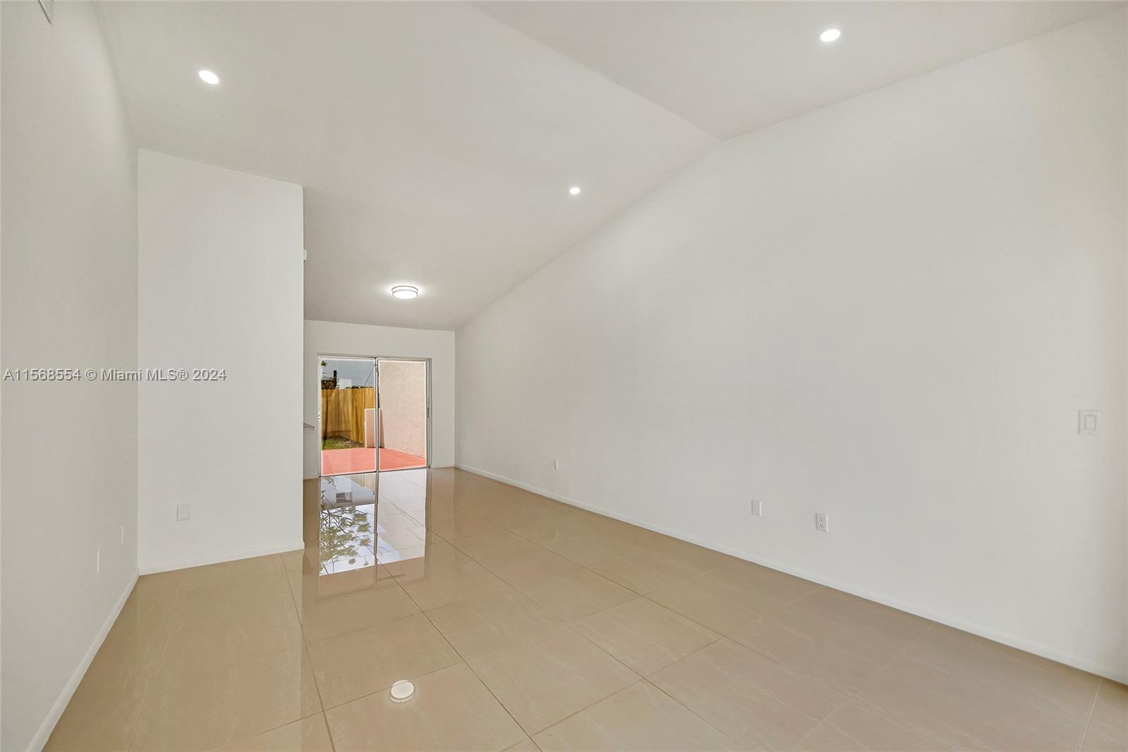 14 NW 108th Pl