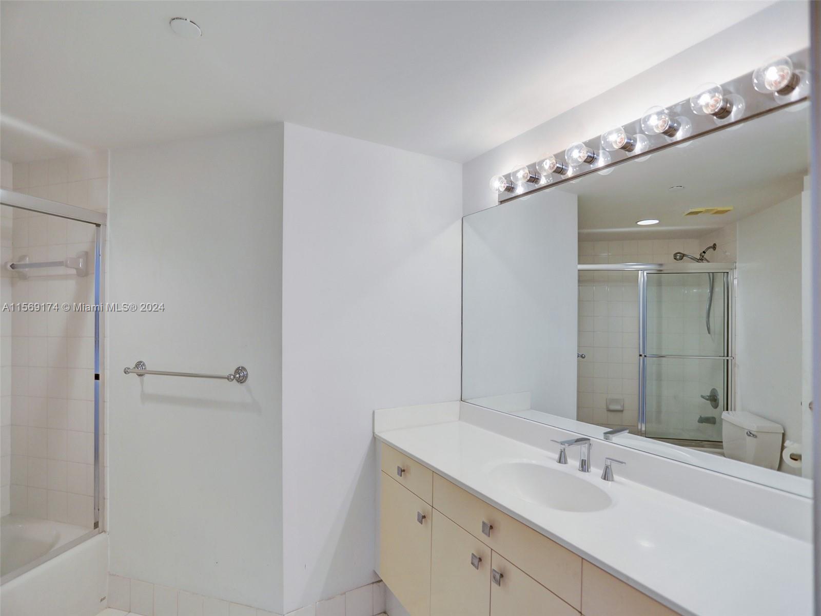 3640 Yacht Club Dr # 606