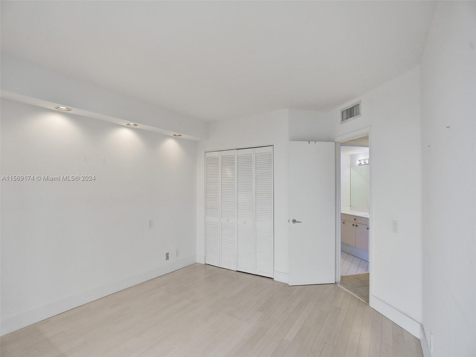 3640 Yacht Club Dr # 606