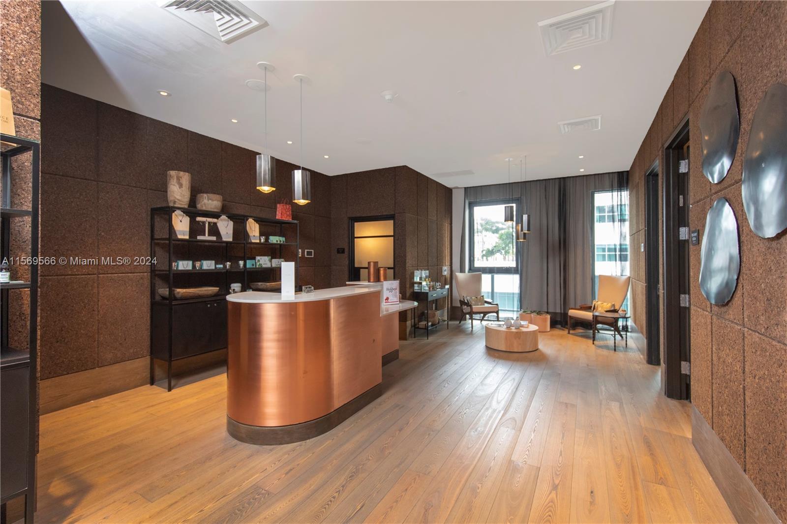 121 NE 34th St # L206