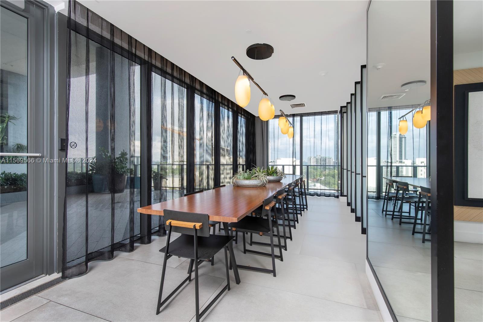 121 NE 34th St # L206