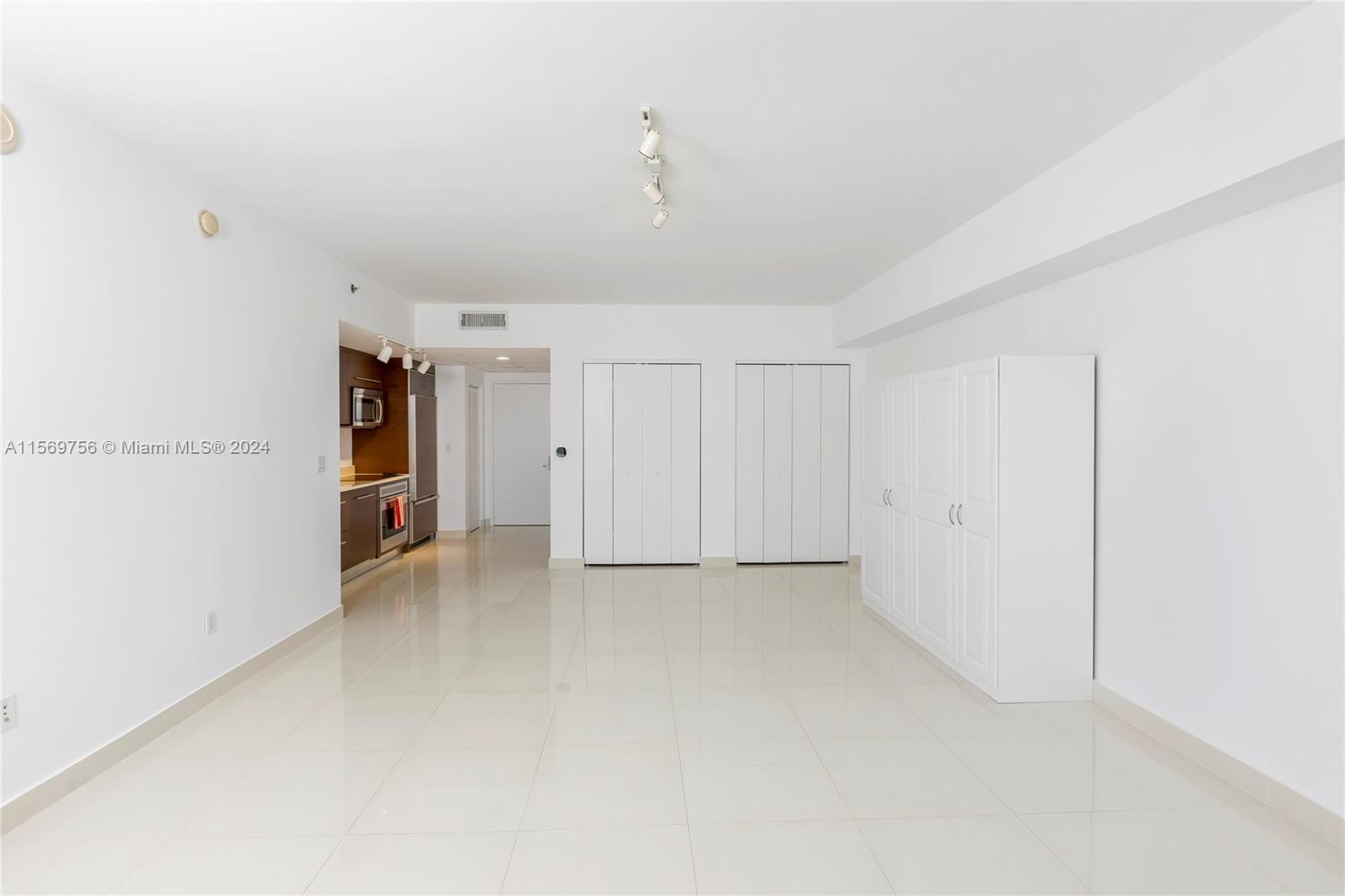 475 Brickell Ave # 1010