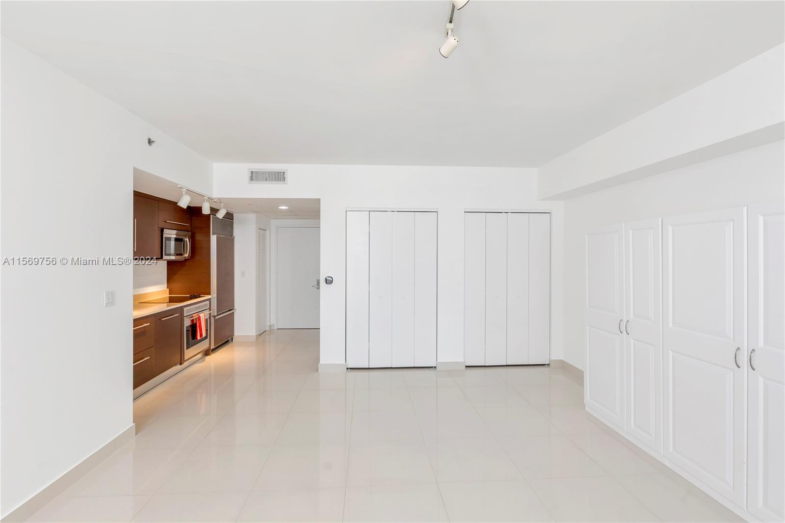 475 Brickell Ave # 1010