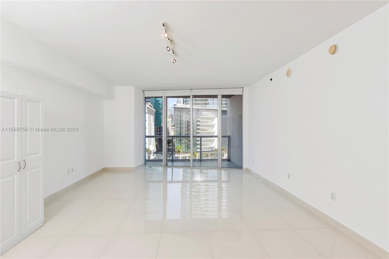 475 Brickell Ave # 1010