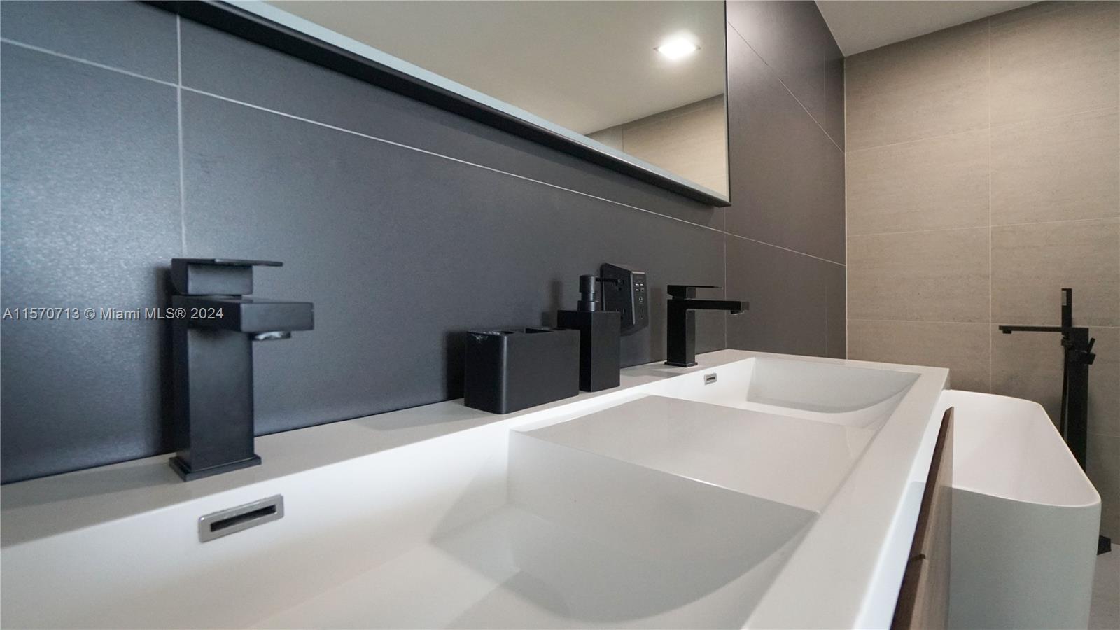 7918 Harbor Island Dr # 112