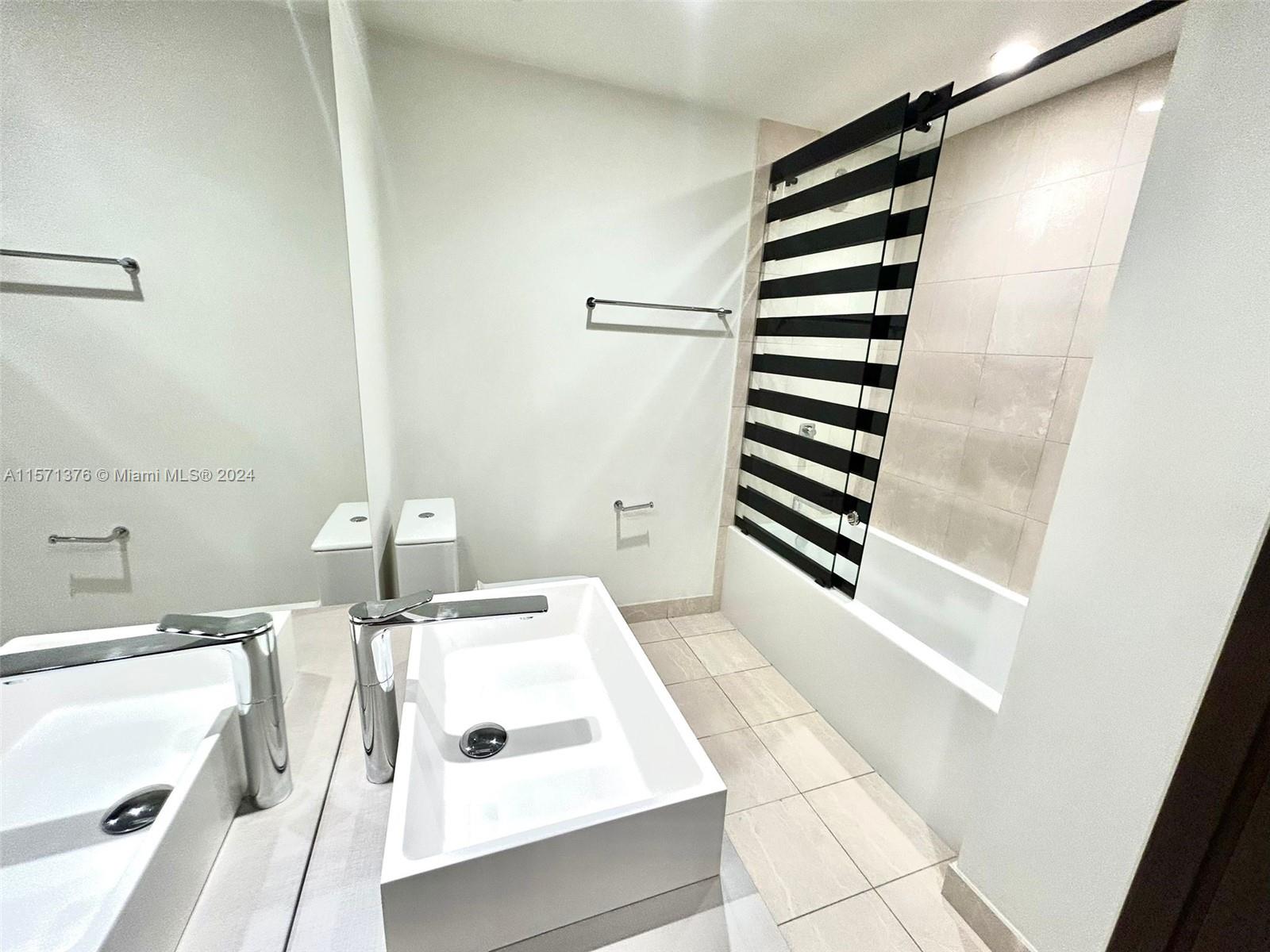 1000 Brickell Plz # 2805