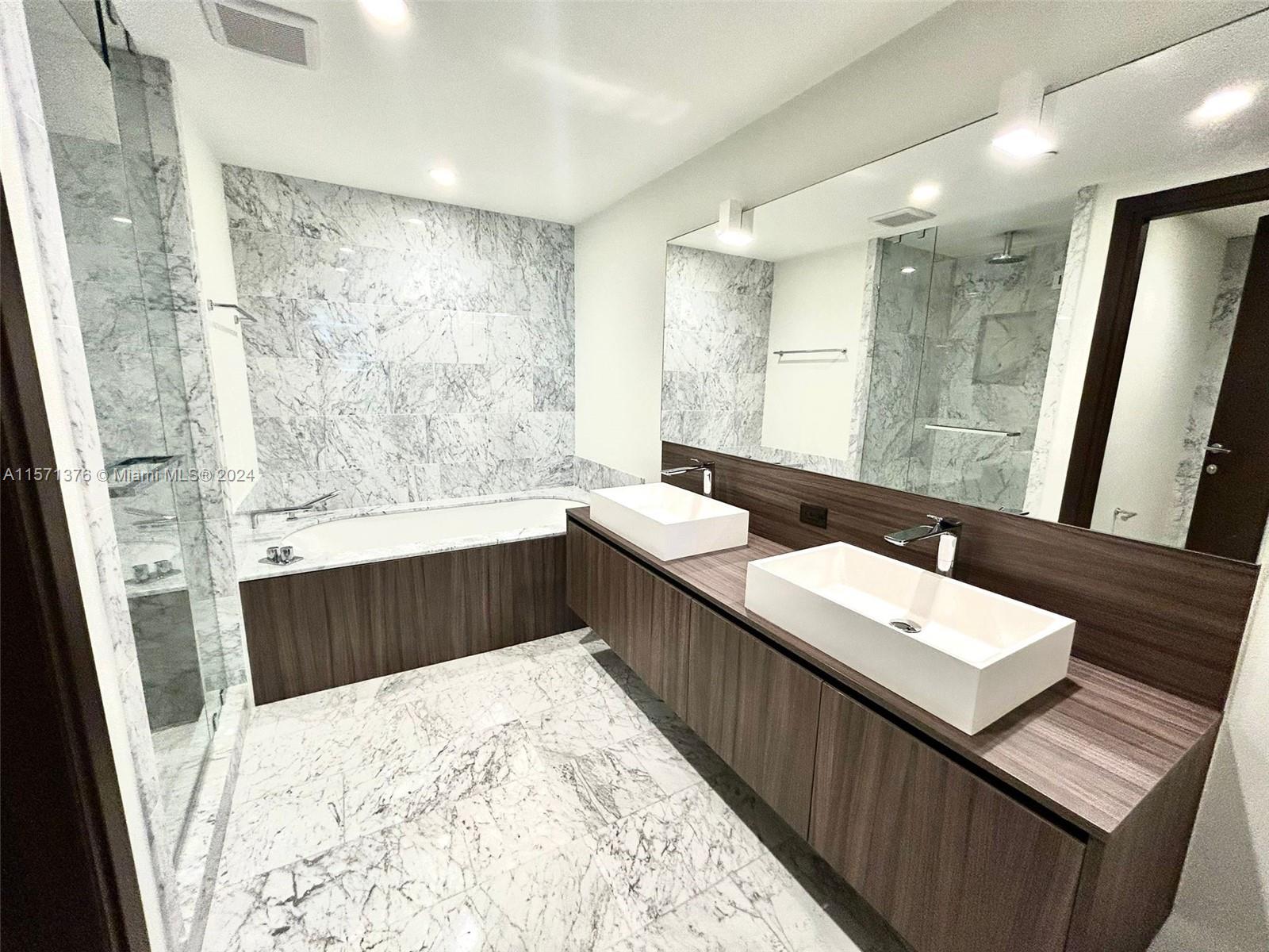 1000 Brickell Plz # 2805