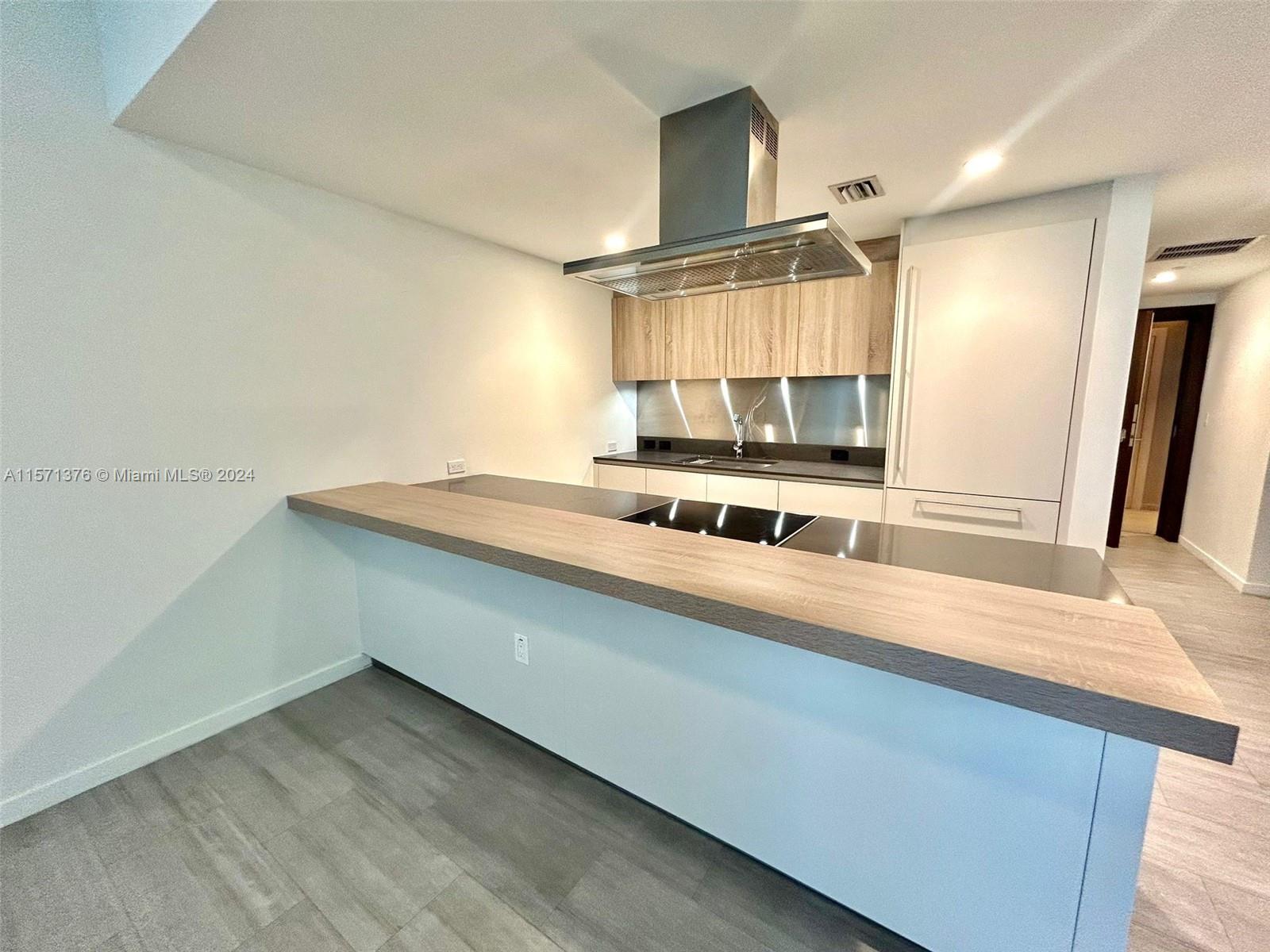 1000 Brickell Plz # 2805