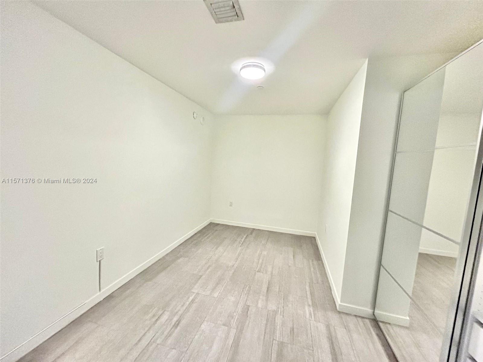 1000 Brickell Plz # 2805