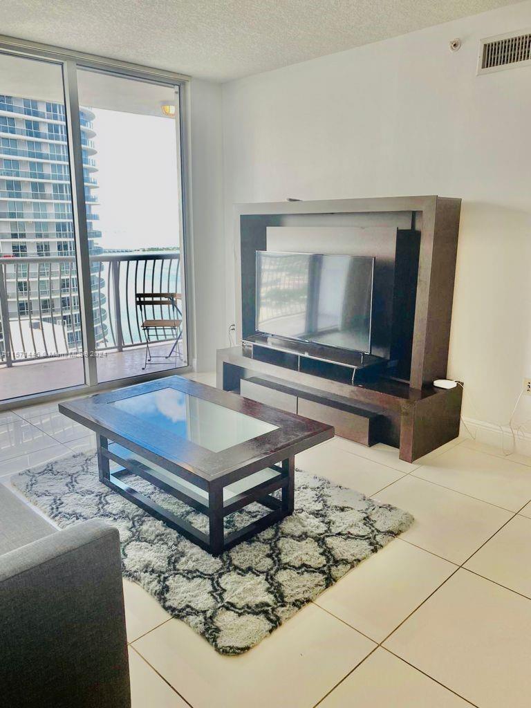 1750 N Bayshore Dr # 4305