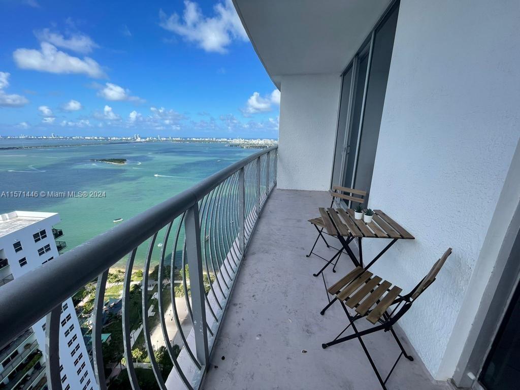 1750 N Bayshore Dr # 4305