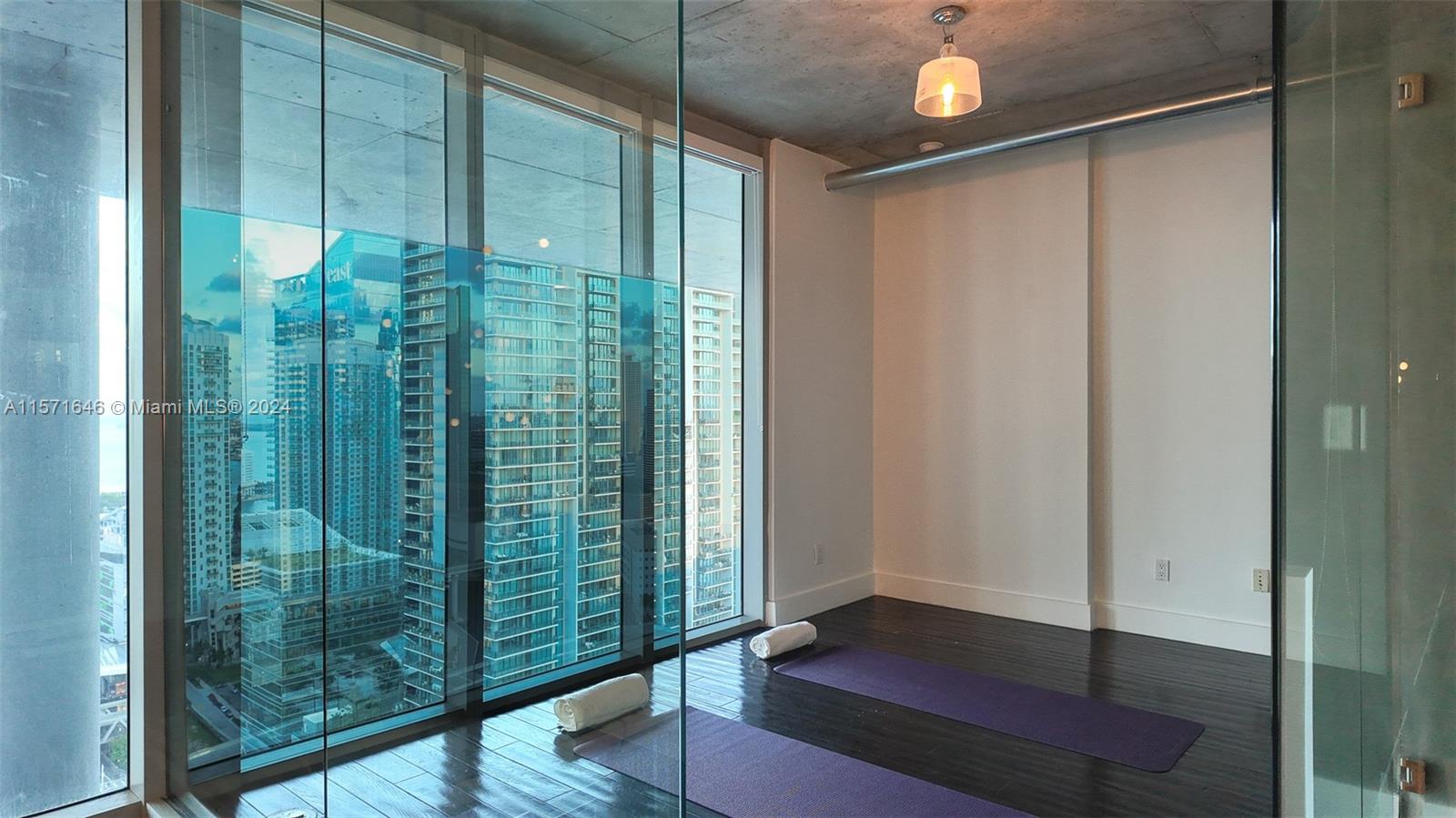 690 SW 1st Ct Unit: PHII12