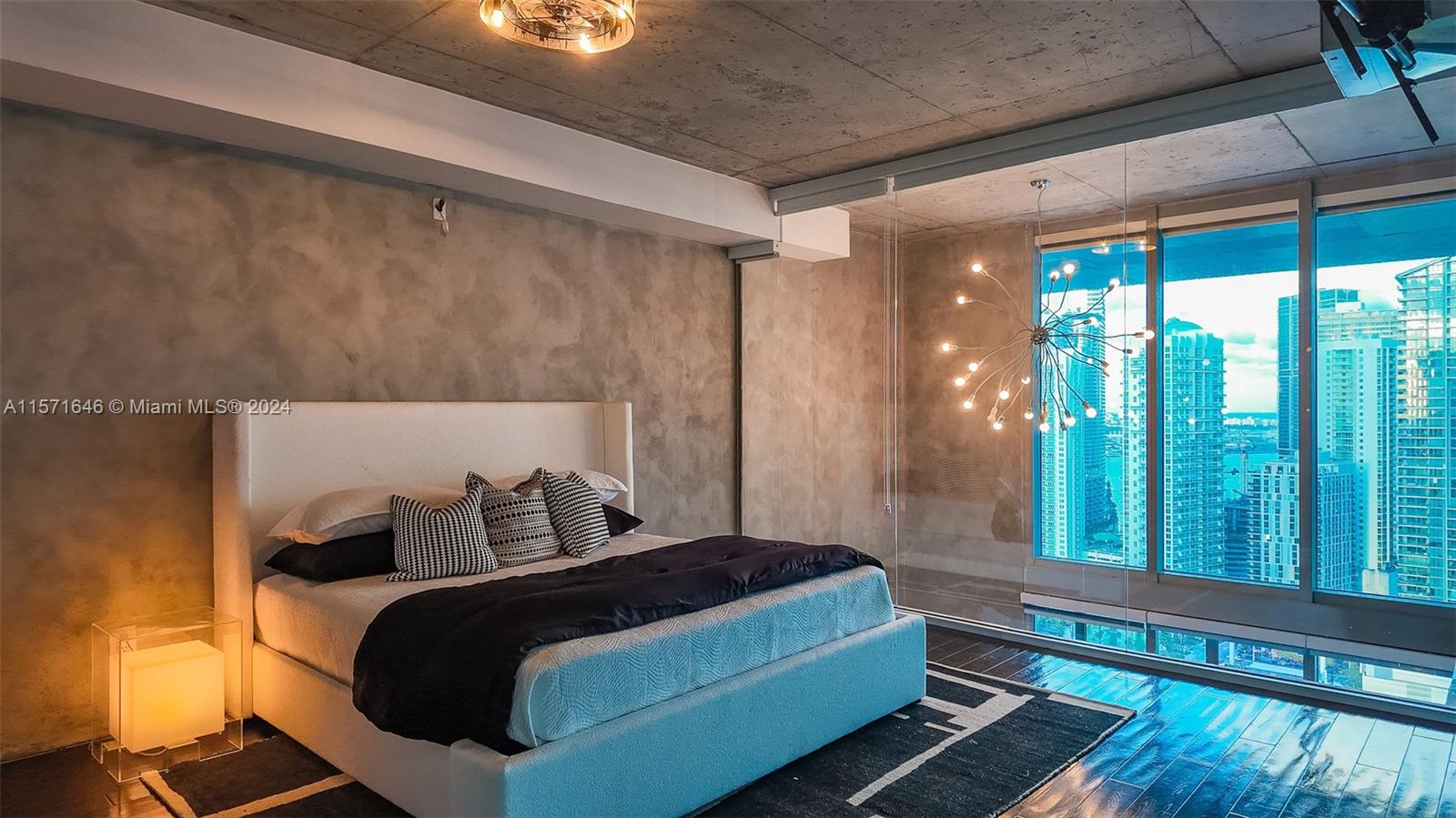 690 SW 1st Ct Unit: PHII12