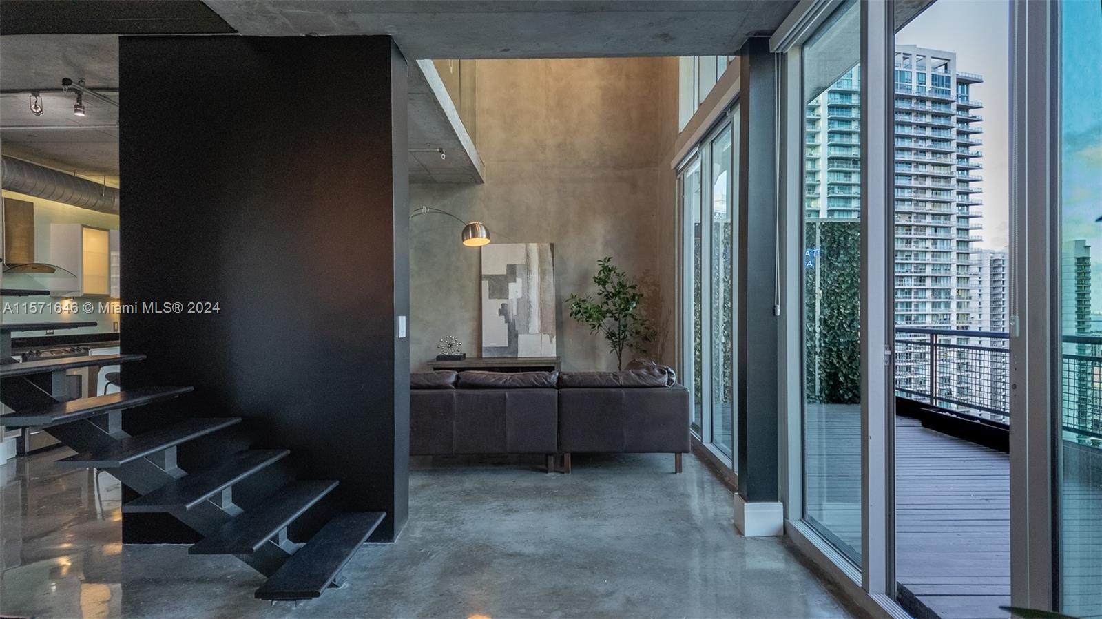 690 SW 1st Ct Unit: PHII12