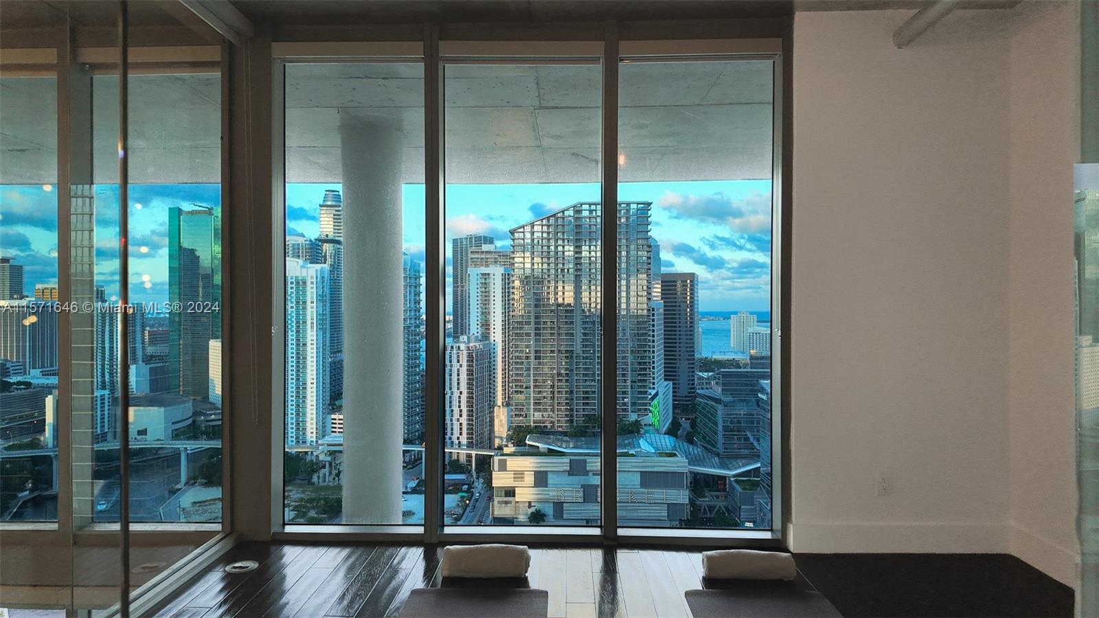 690 SW 1st Ct Unit: PHII12