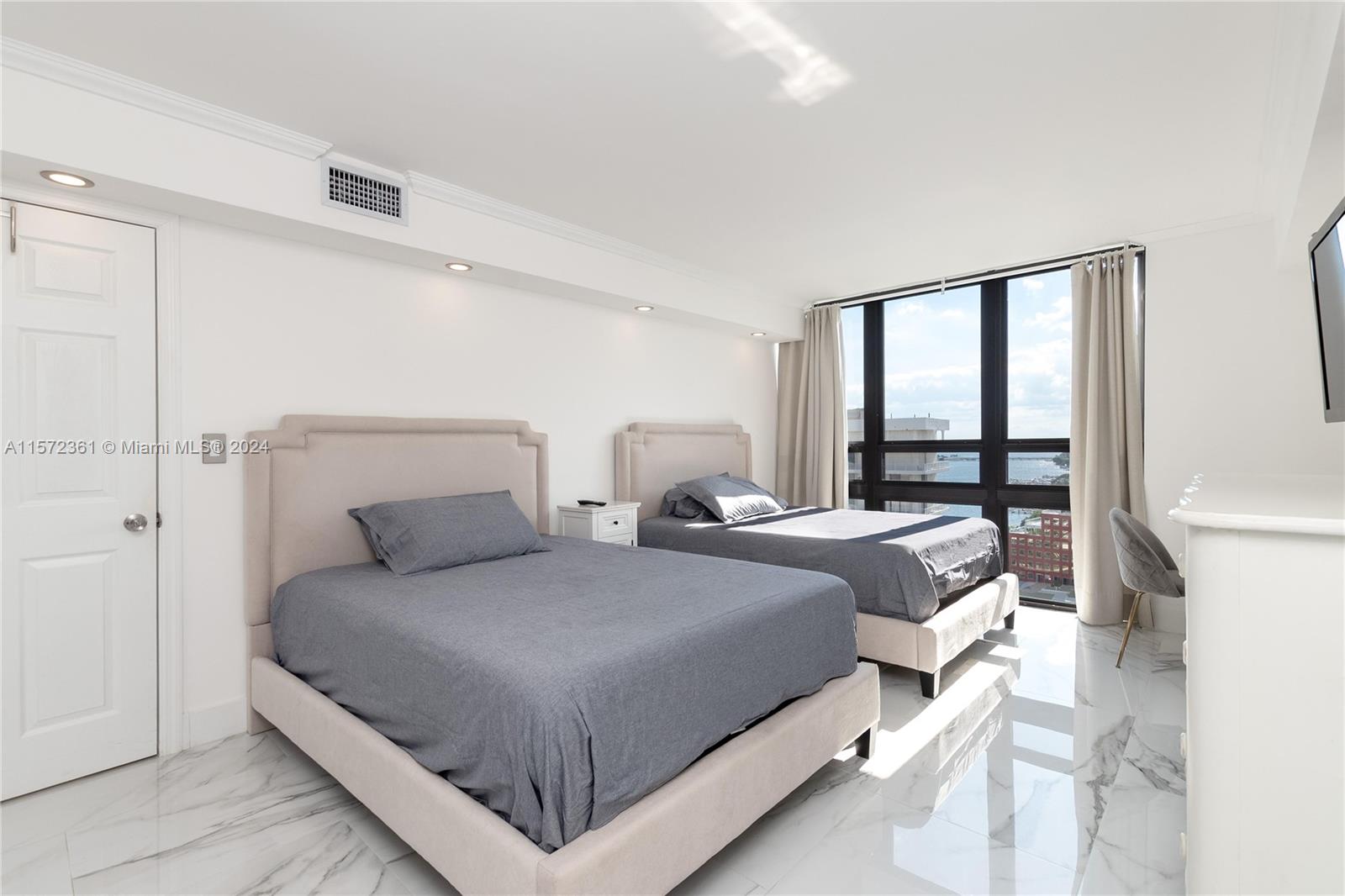 1450 Brickell Bay Dr # 1707