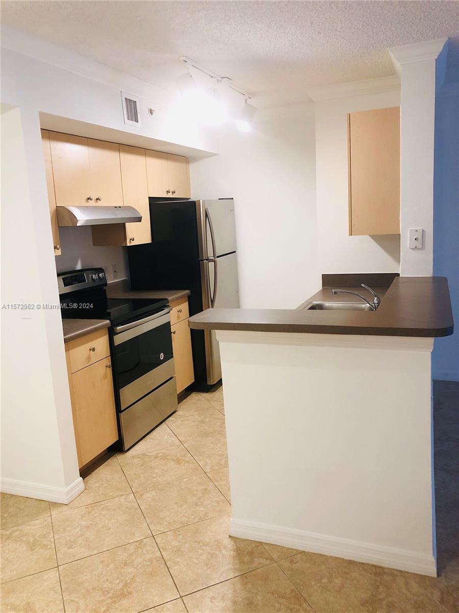 2457 CENTERGATE DRIVE # 106
