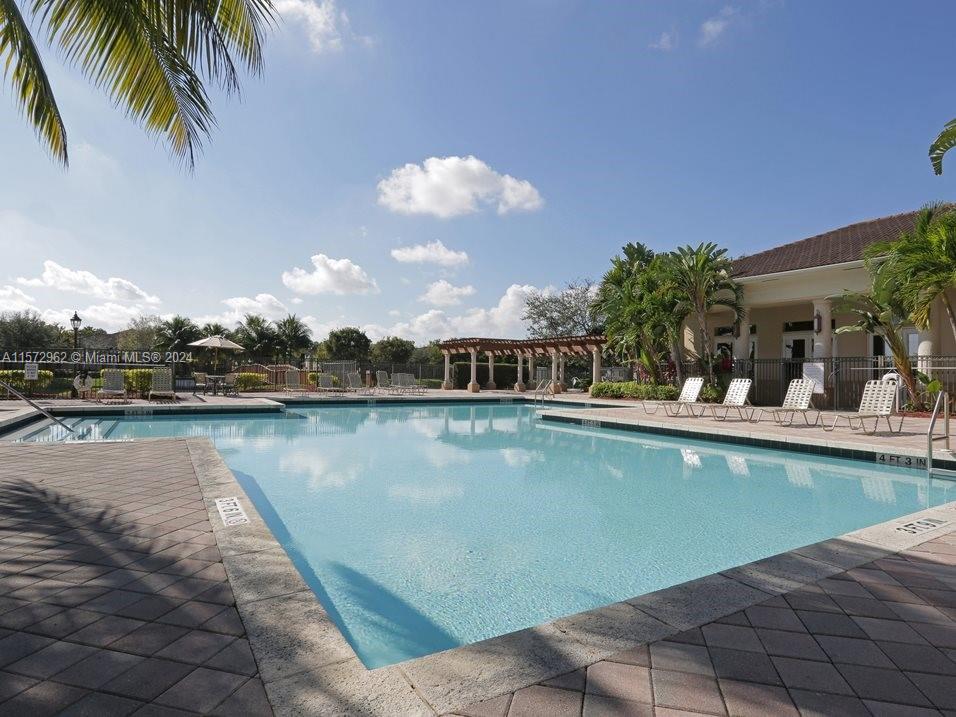 2457 CENTERGATE DRIVE # 106