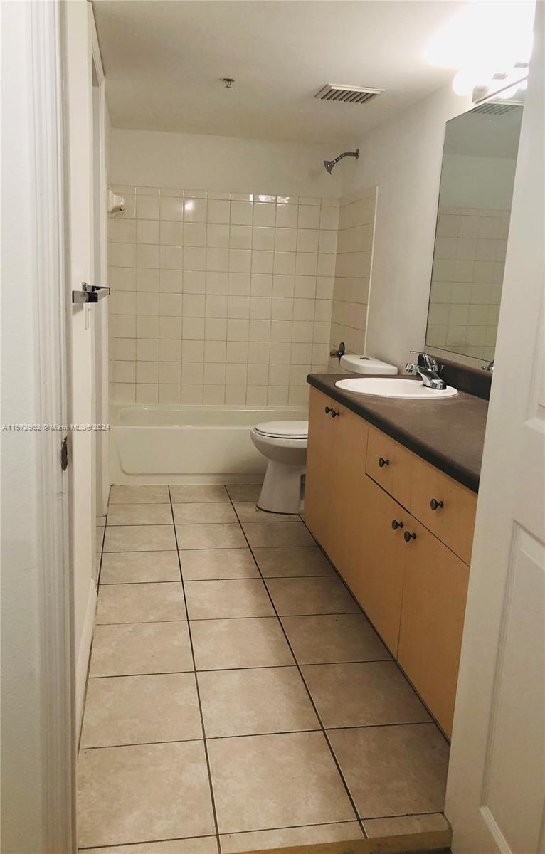 2457 CENTERGATE DRIVE # 106