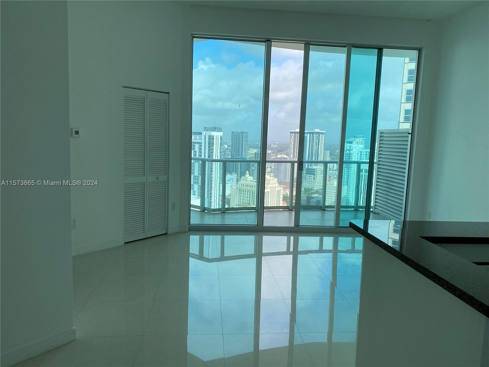 300 S Biscayne Blvd # 3905 Unit: PH-3905