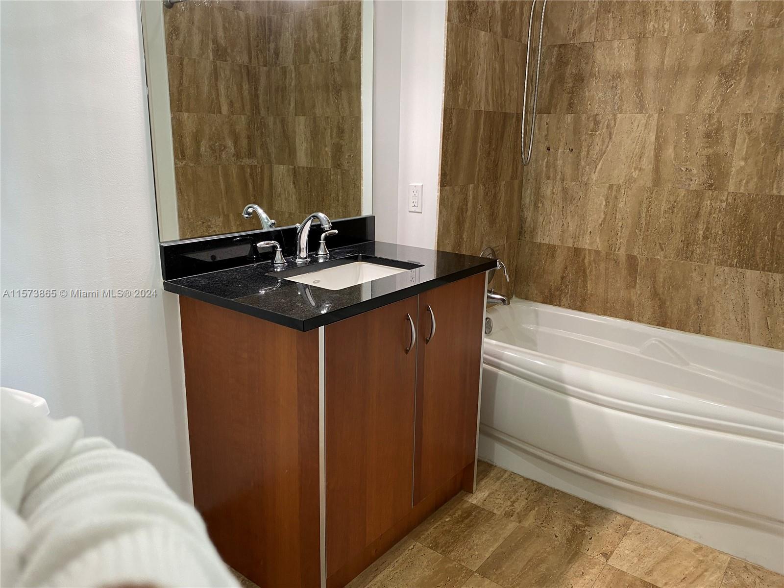 300 S Biscayne Blvd # 3905 Unit: PH-3905
