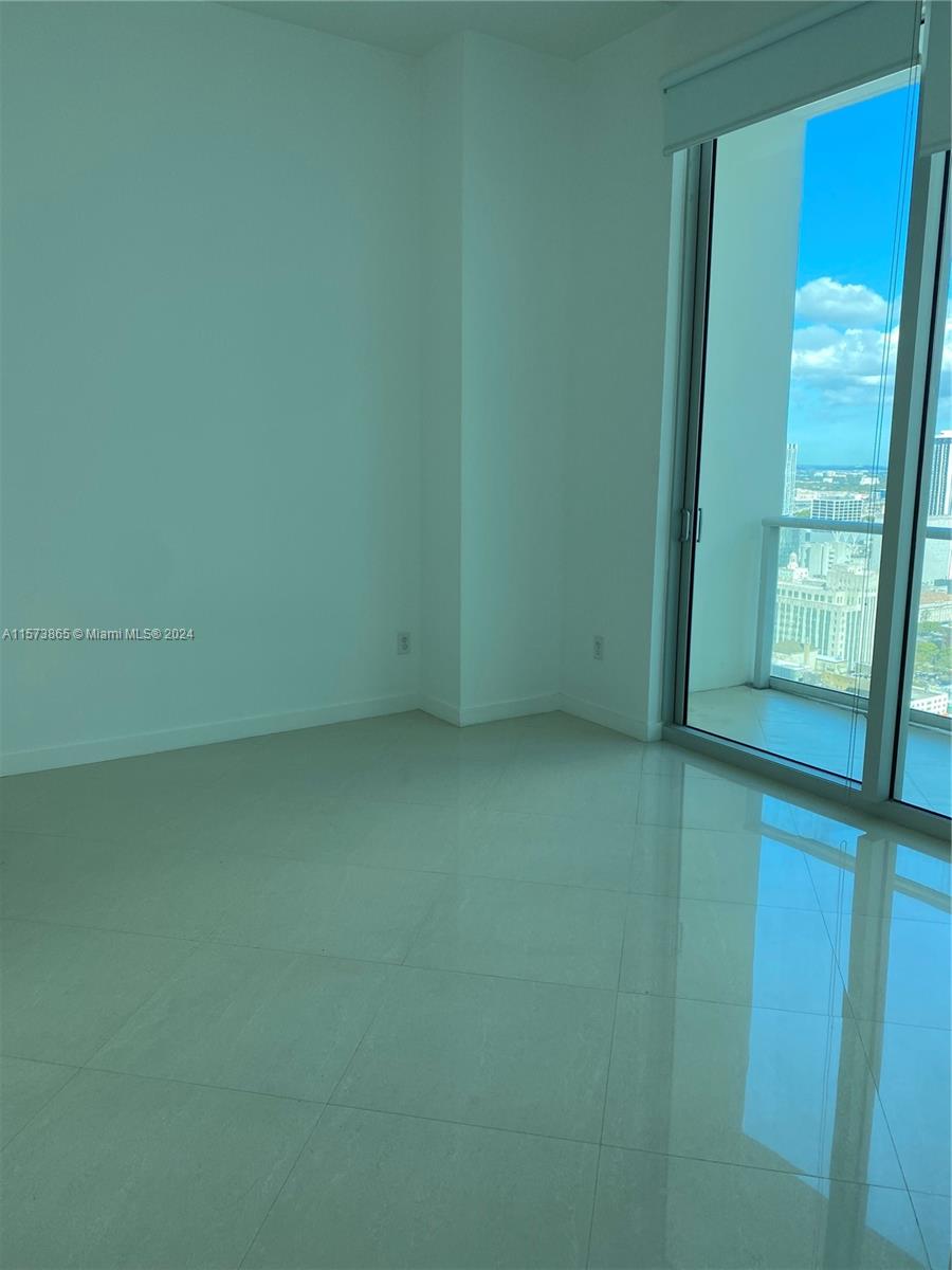 300 S Biscayne Blvd # 3905 Unit: PH-3905