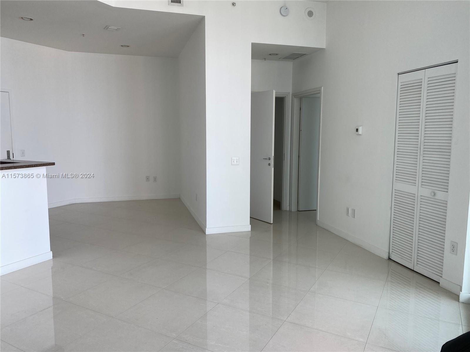300 S Biscayne Blvd # 3905 Unit: PH-3905