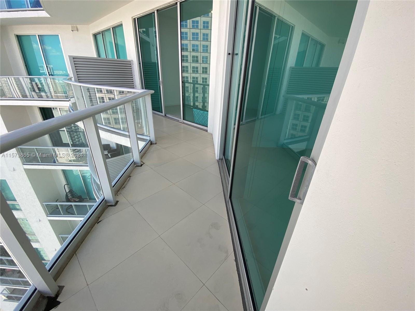 300 S Biscayne Blvd # 3905 Unit: PH-3905