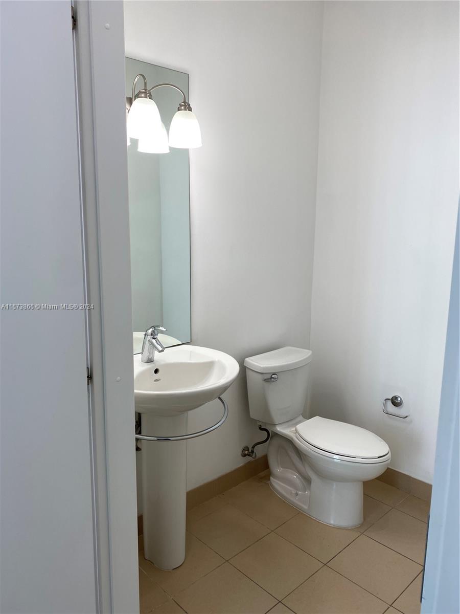 300 S Biscayne Blvd # 3905 Unit: PH-3905