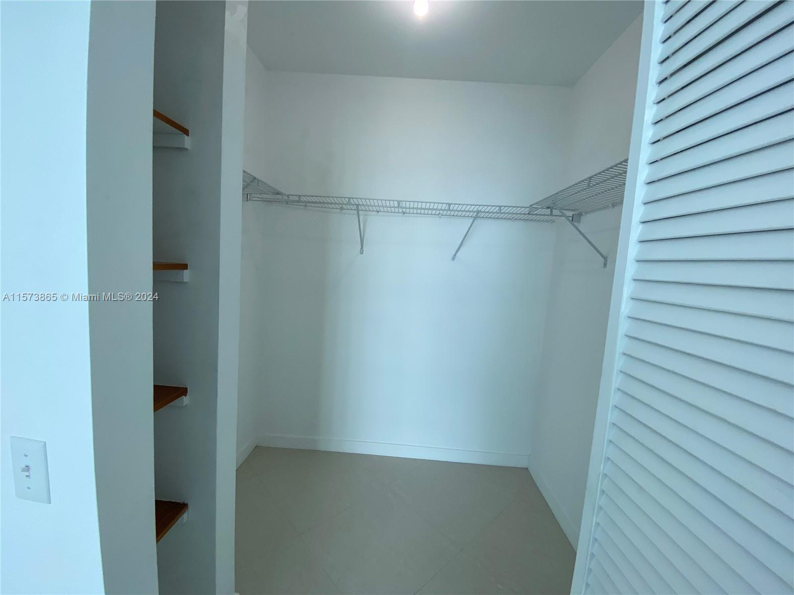 300 S Biscayne Blvd # 3905 Unit: PH-3905