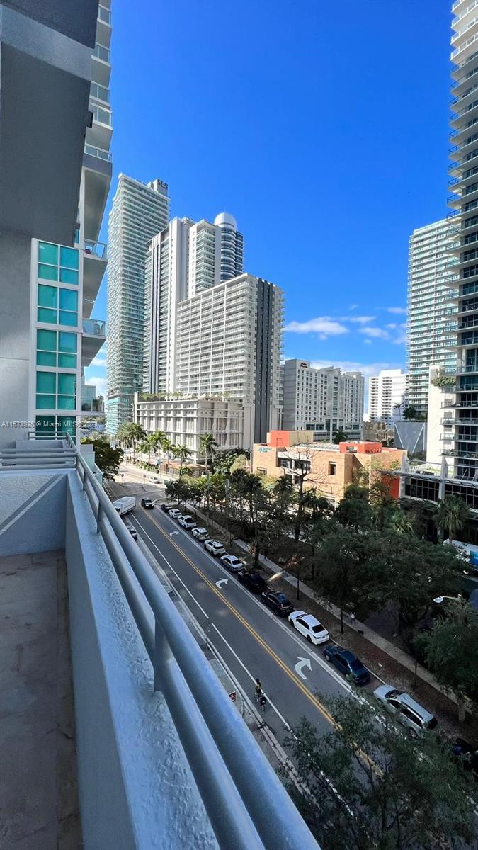 1050 BRICKELL AV # 618